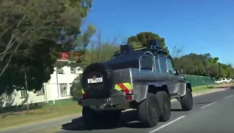 Funny Reaction To Mercedes G63 Amg 6x6 On South African Road