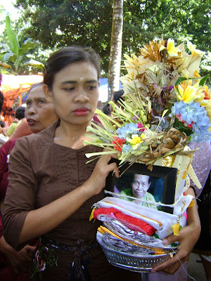 Upacara Ngaben Kolektif di Antiga Karangasem