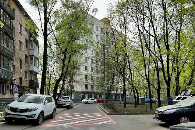 улица Василисы Кожиной, Минская улица, дворы, жилой дом 1960 года постройки