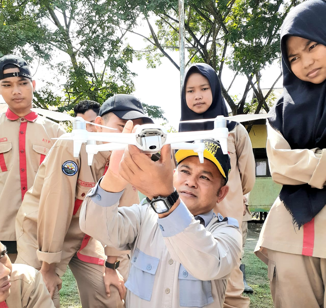 Praktikum Penggunaan Drone