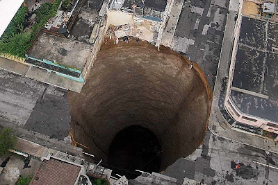 Sinkholes Guatemala on Giant Sinkhole In Guatemala   Letmeget Com