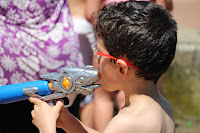 Guerra de agua en las fiestas de Llano