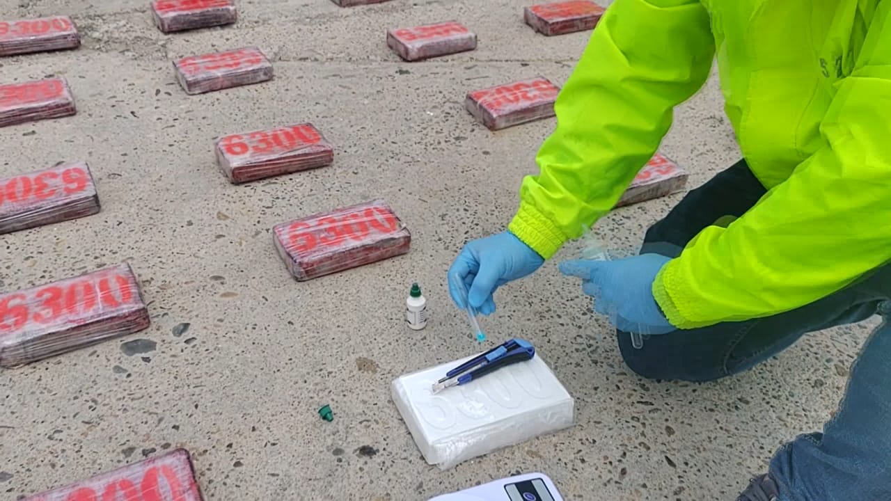 https://www.notasrosas.com/Policía Judicial y Ejército Nacional decomisan 658 kilos de clorhidrato de cocaína en La Alta Guajira