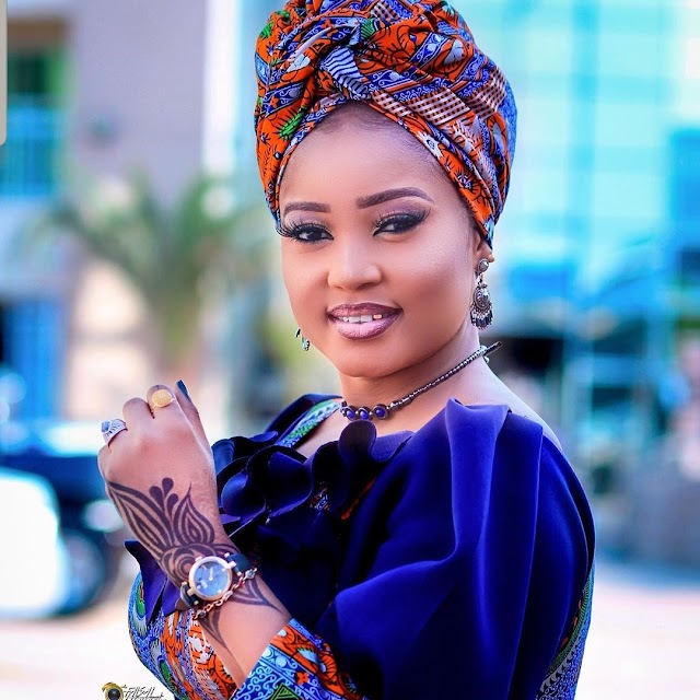 Hot Styles From HAFSAT IDRIS,Kannywoods Best Actress