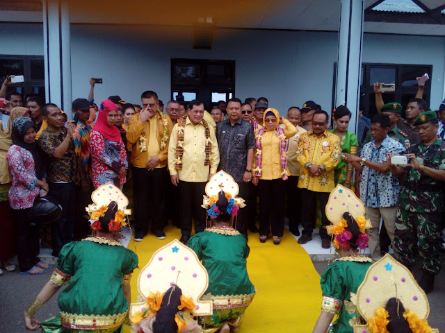 HAM. Nurdin Halid Mendarat, Di Bandara H.Aroepala Selayar