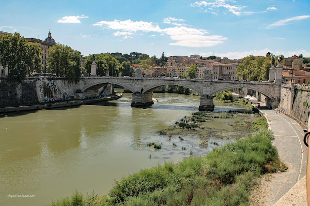 Rome Italy geology rocks travel Vatican St. Peter's basilica Colosseum Pantheon Forum Trevi fountain marble granite travertine copyright RocDocTravel.com