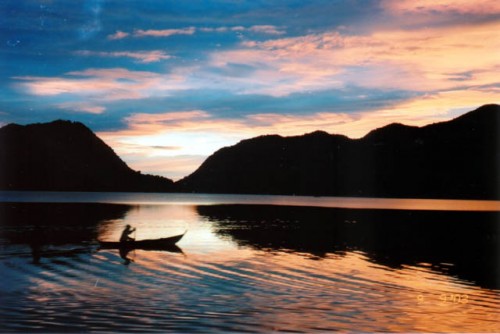 Keindahan Danau Maninjau Sumatera Barat 2