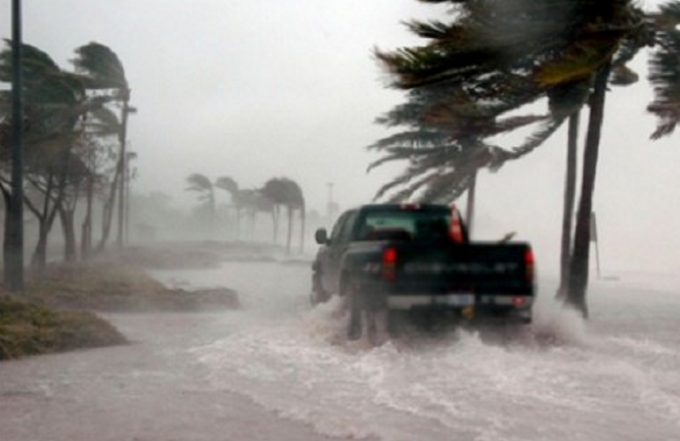 Estados/ Evalúan afectaciones en Baja California Sur por paso de huracán Newton