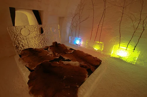 DORMITORIOS DE HIELO DEL QUEBEC ICE HOTEL BEDROOMS