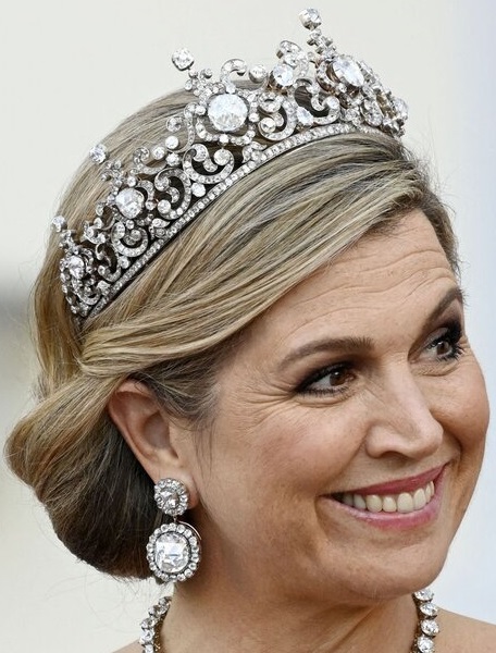 Tiara Queen of the Netherlands's Stuart Diamond