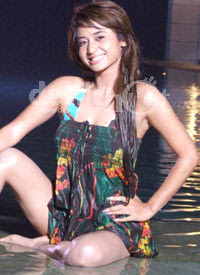 Dewi Persik Seksi ( Artis Hot 2011 )