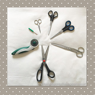 Diferentes tipos de tijeras y otras herramientas de corte para costura