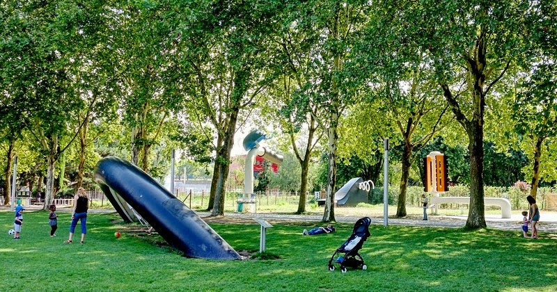 claes oldenburg bicyclette ensevelie 1990