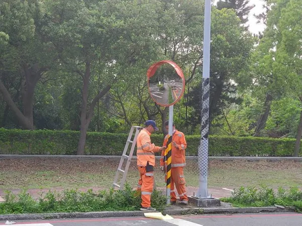 中彰榮家偕同彰市桃源里　裝設反光鏡為道安盡心力