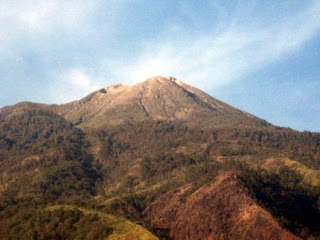 Gunung Tertinggi Di Indonesia (info-asik.com)