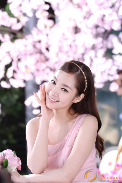 Wow! Foto Park Min Young Lagi Syuting Iklan Kosmetik 2013, Cantik Banget! - Ada Yang Asik
