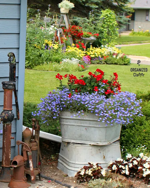 2019 Annual Junk Garden Tour #junkgarden #annuals #perennials #containergarden #galvanized #garagesalefinds #thriftshopmakeover #vintage #outdoordecor #stencil