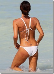 Gabrielle-Anwar-White-Bikini-Pictures-In-Miami-At-The-Beach-07