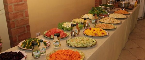 10 opções deliciosas de buffet para casamento ao ar livre As 