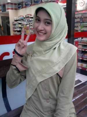 Artis Indonesia Paling Cantik Saat Berjilbab