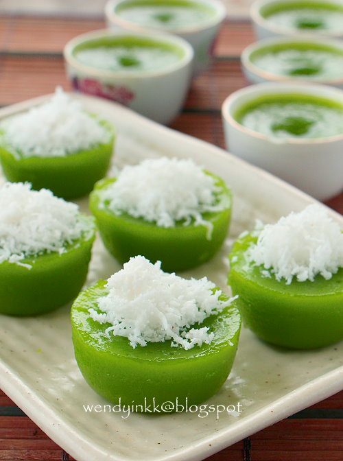 Table for 2. or more: Kuih Lompang Pandan