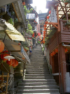 keelung narrow street