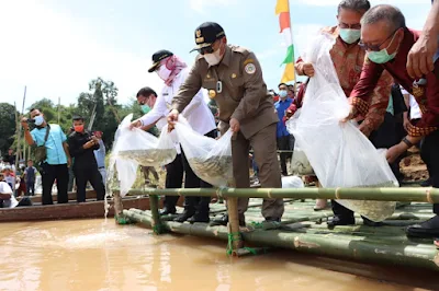 Tebar Benih Ikan, Gubernur Ajak Masyarakat Lestarikan Sumber Daya Alam Di Tulangbawang