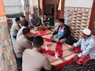 Polsek Torjun Beri Bantuan Sosial Kepada Korban Tenggelam Di Sungai Desa Jeruk Porot