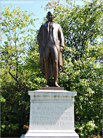 Escultura de Ira Allen en la Universidad de Vermont, Burlington