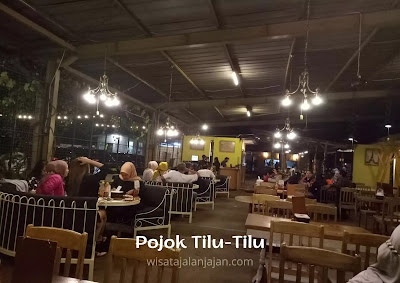 Kulineran Keluarga di Cafe Pojok Tilu-Tilu