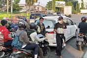 PSHW Gelar Takjil on The Road di Sekitar Perempatan Polres Metro Bekasi  