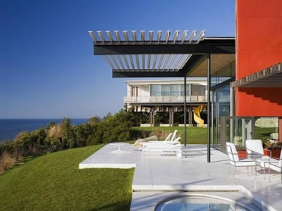 modern-minimalist-house-near-ocean