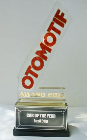 Kesuksesan Mobil MPV Ertiga telah meraih Otomotif Award 2013