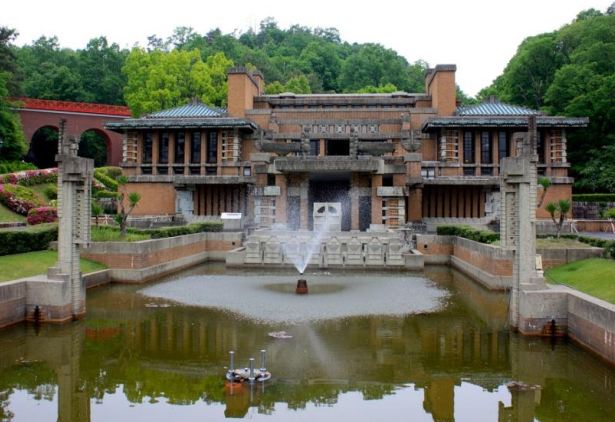 imperial-hotel-a-tokyo-1921-1925-frank-lloyd-wright.jpg