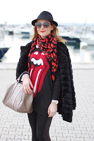 red lips and tongue sweater, Zara lips scarf, Gucci joy bag, Fashion and Cookies, fashion blogger