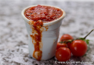 http://www.kochen-mit-diana.com/2015/06/pizzasosse-pizza-sauce.html#.VXxOK0bSliM