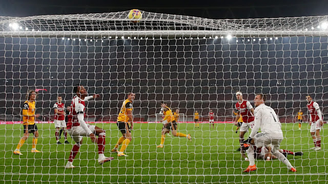 Arsenal players look on as Wolves score