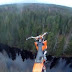 Le saut en parachute en motocross pour finir à l’eau