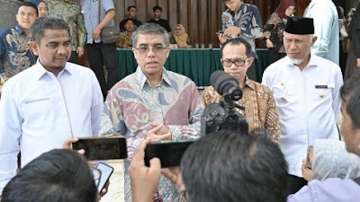 Gubernur Sumbar dan Menaker RI Bahas Tantangan Ketenagakerjaan Era Digital di Studium Generale Unand