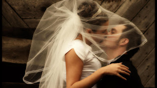 Lovely Wedding Kiss HD Wallpaper