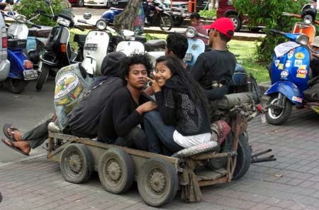 Foto Modifikasi Vespa Gembel Keren Unik Nyentrik Variasi 