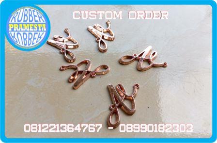 PEMBUATAN PLAT LABEL HIJAB LOGO UNTUK MERK HIJAB BRAND WARNA GOLD ROSE GOLD