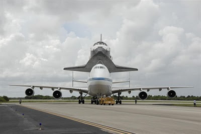 Amazing Photos Of Shuttle Discovery Returning Home - Space Discovery Photos