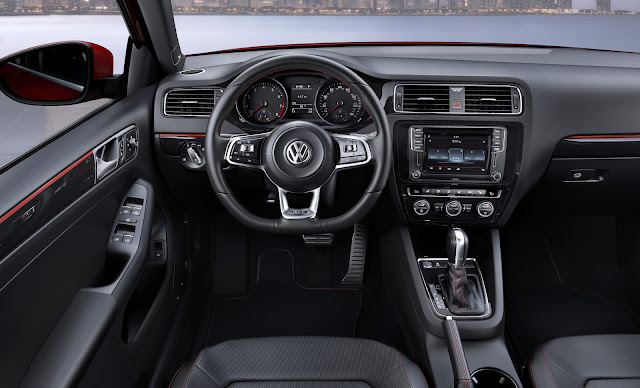 Interior view of 2015 Volkswagen Jetta GLI