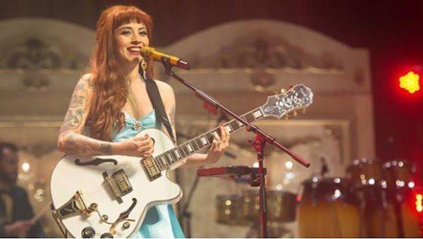 Mon Laferte asegura que todos los seres humanos tienen un lado bisexual