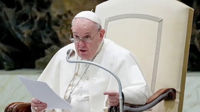 Papa Francisco alerta que mundo está à beira de uma guerra nuclear