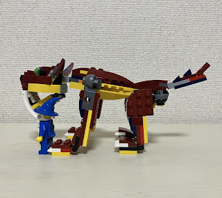 サーベルタイガーとミニフィグ　サイズ比較