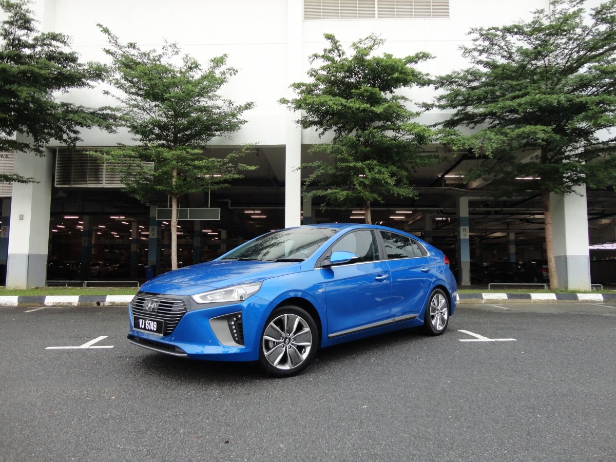 Motoring-Malaysia: TEST DRIVE: 2017 HYUNDAI IONIQ HEV Plus ...