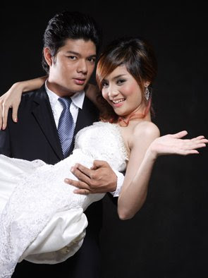 sok somavatey and chea vannarith khmer stars in wedding dress