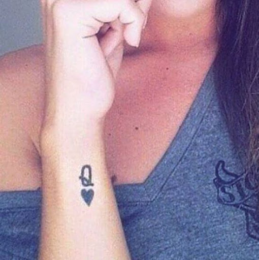 Tatuagens femininas para o pulso 